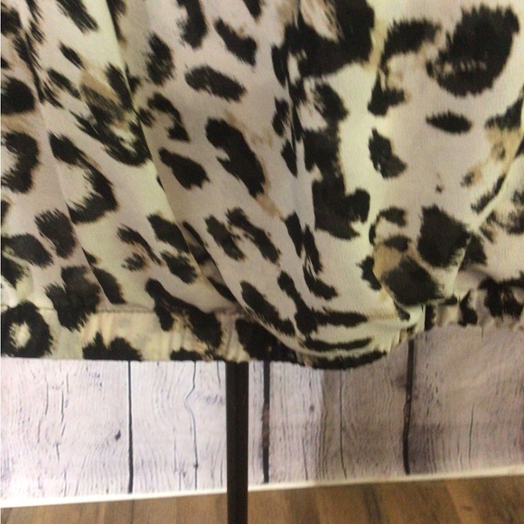 Torrid women’s plus long sleeves animal print cheetah blouse top size 2 - Picture 3 of 9